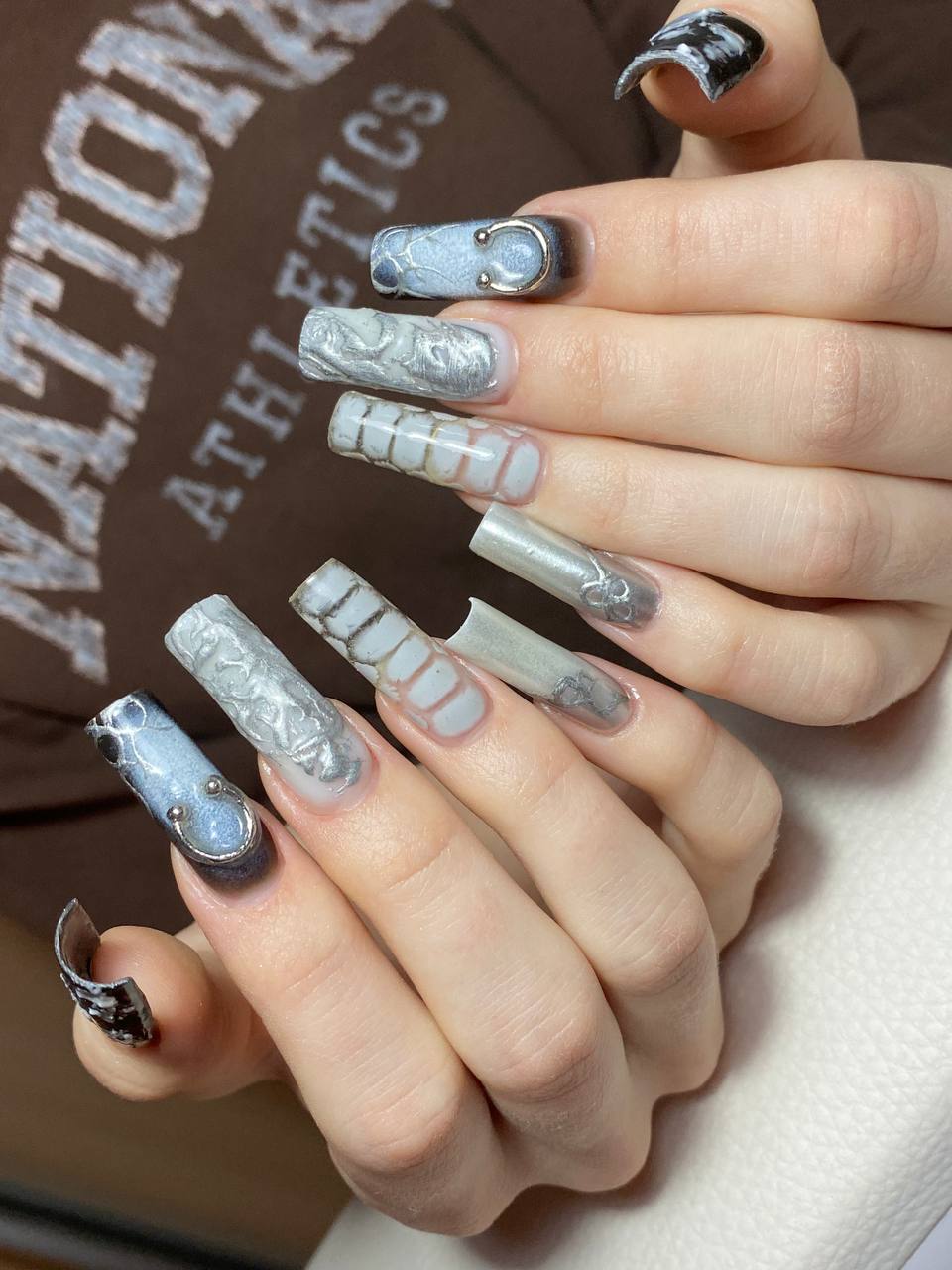 Silver chrome marble nails